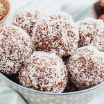 Zuckerfreies Rezept für gesunde Energy Balls Bliss Balls mit Karotte und Kokos Ernährungsberatung Hamburg Die Glückstrainerin